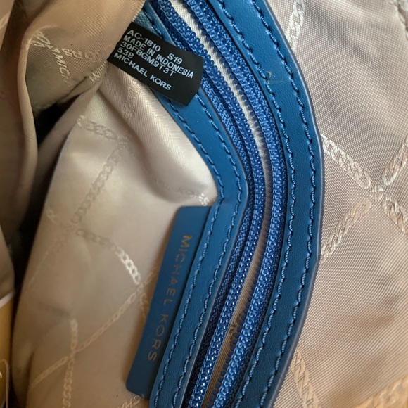 MichaelKors Mercer Large Saffiano Leather ToteBag - Picture 8 of 12